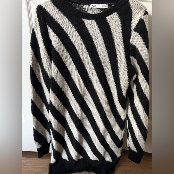 Zara Monochrome Diagonal Stripe Knit Pullover - Picture 2 of 6